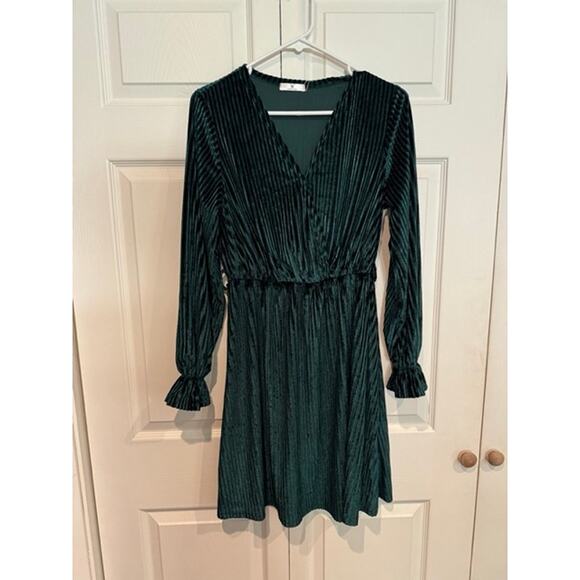 NEW Emerald Green Velvet Velour Dress Long Sleeve V Neck Dress - Picture 7 of 11